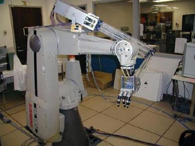 東莞首家無人工廠 一臺機器手替代八人，自動化技術引領產業(yè)變革